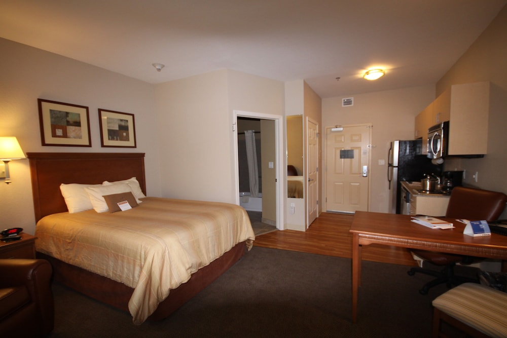 Candlewood Suites Watertown-Fort Drum 22/68