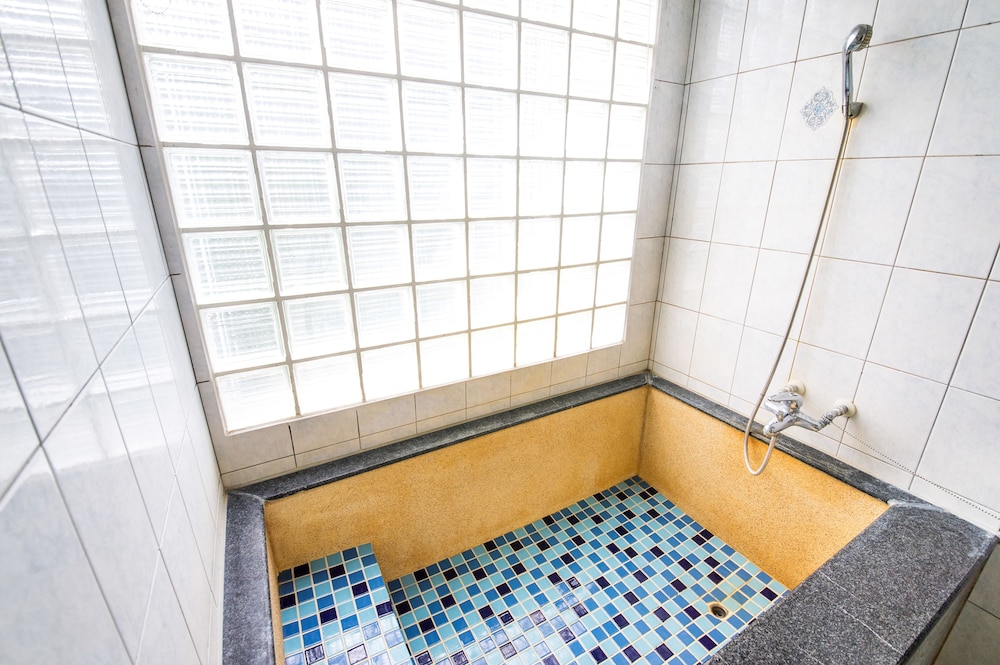 AOIKE Hot Spring Hotel 21/23
