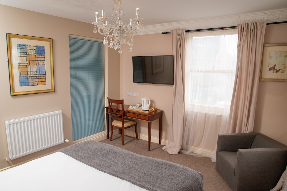Royal Hotel 30/50