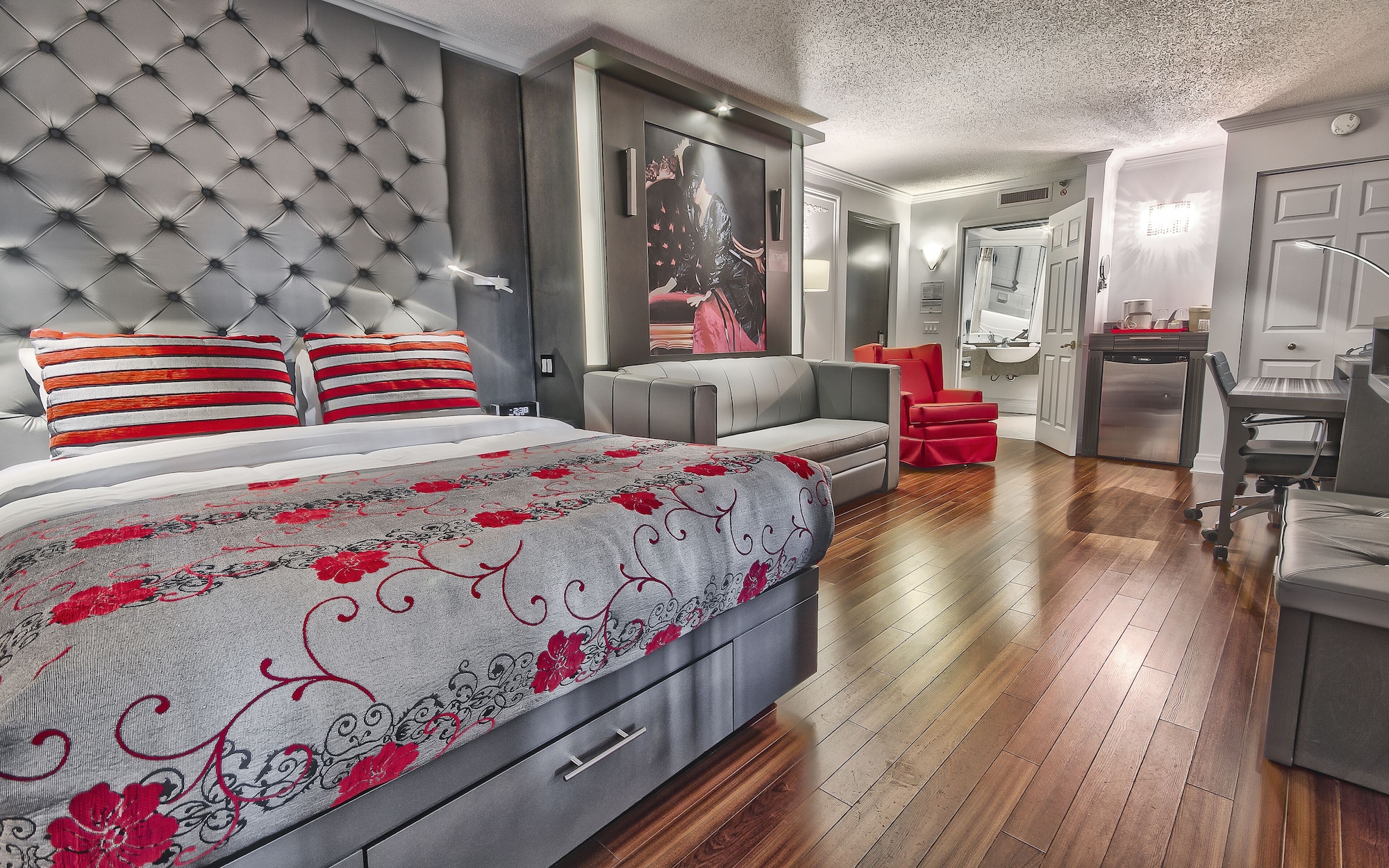 INTERIOR, 1 QUEEN AND 1 MURPHY BED, QUEEN MURPHY BED, BALCONY, ACCESSIBLE