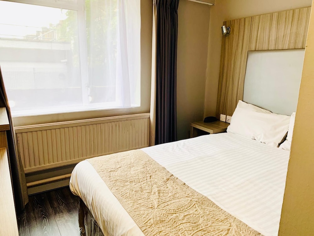 Lily Hotel 10/46
