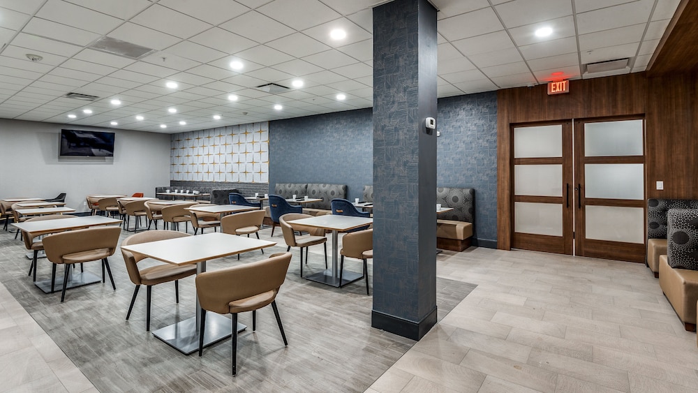 Holiday Inn Dallas Market Ctr Love Field, an IHG hotel 45/66