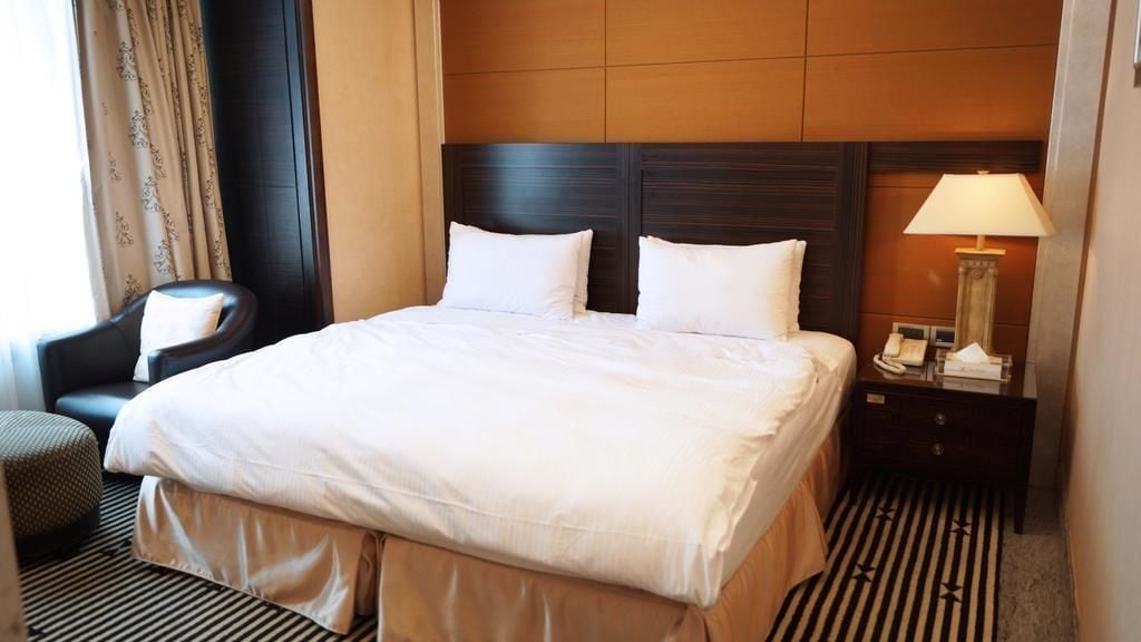 EXECUTIVE, SUITE