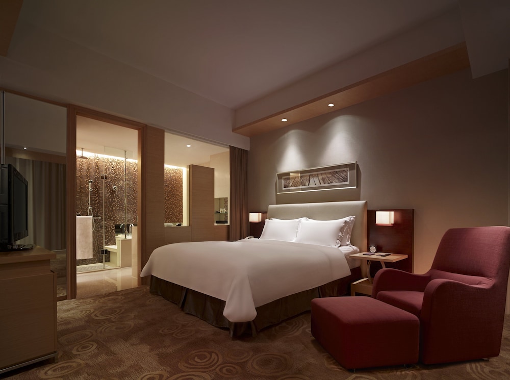 New World Wuhan Hotel 8/70