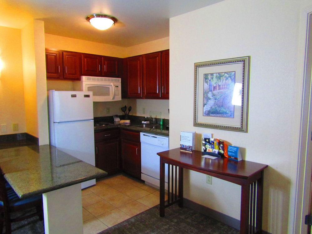 STAYBRIDGE SUITES ROCHESTER - UNIVERSITY 54/78