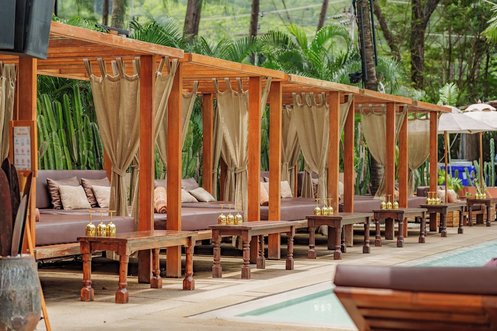 Cafe del Mar Hotel 35/50