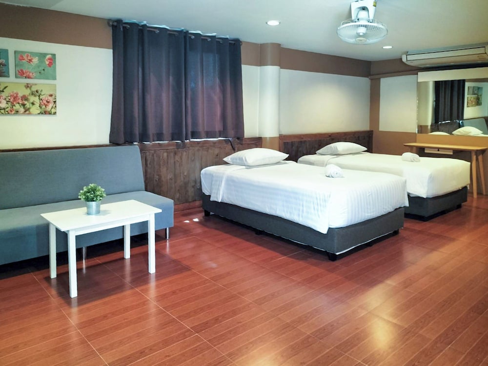 DELUXE, TWIN BEDS