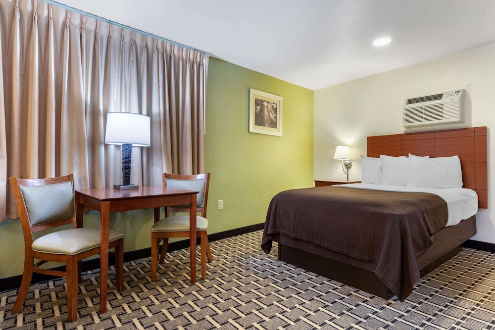 Econo Lodge Cherokee, NC 19/27
