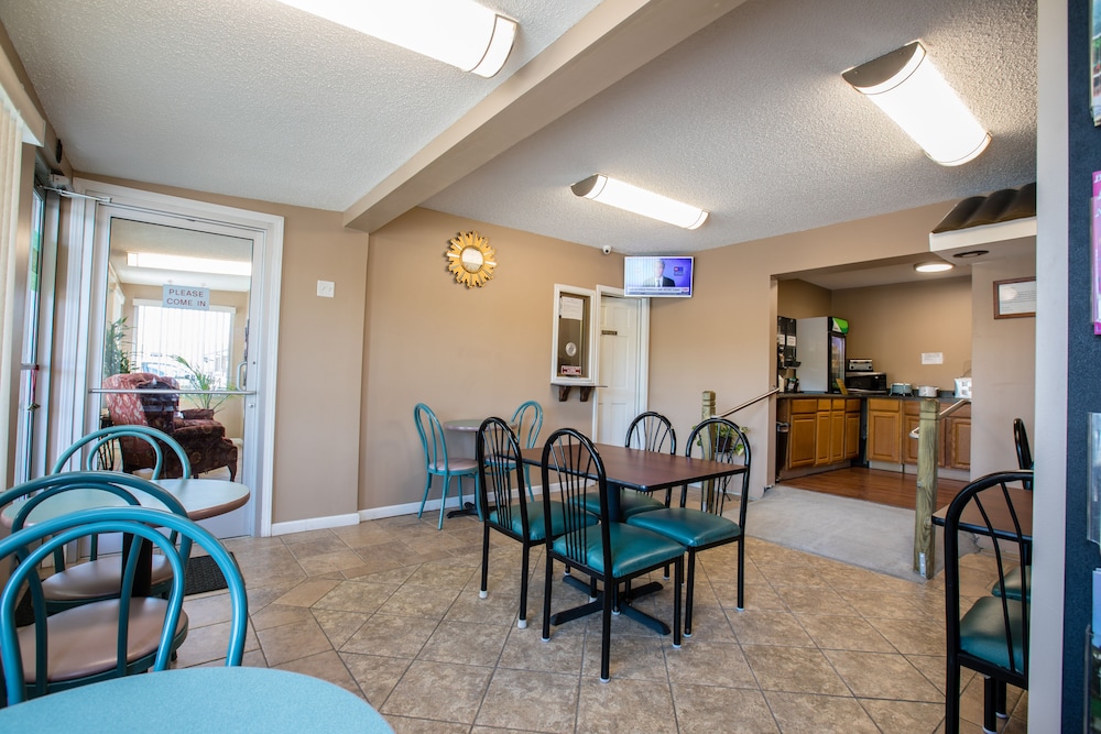 Relax Inn &amp; Suites 63/82