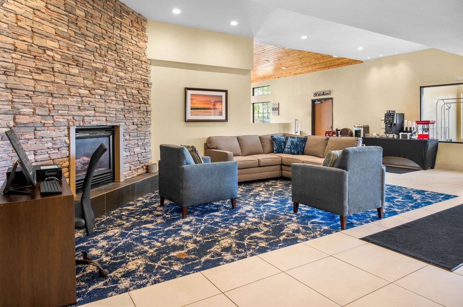 White Pines Inn & Suites of Holland 30/48
