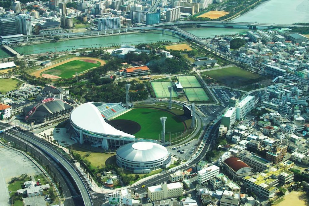 Naha Tokyu REI Hotel 72/74