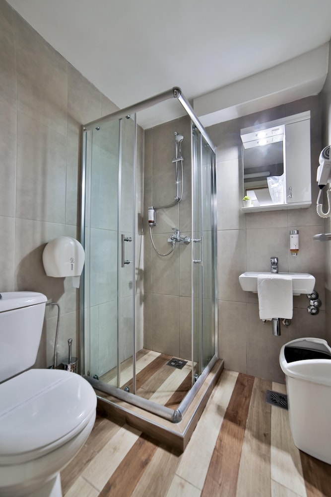 Garni House 46 65/68