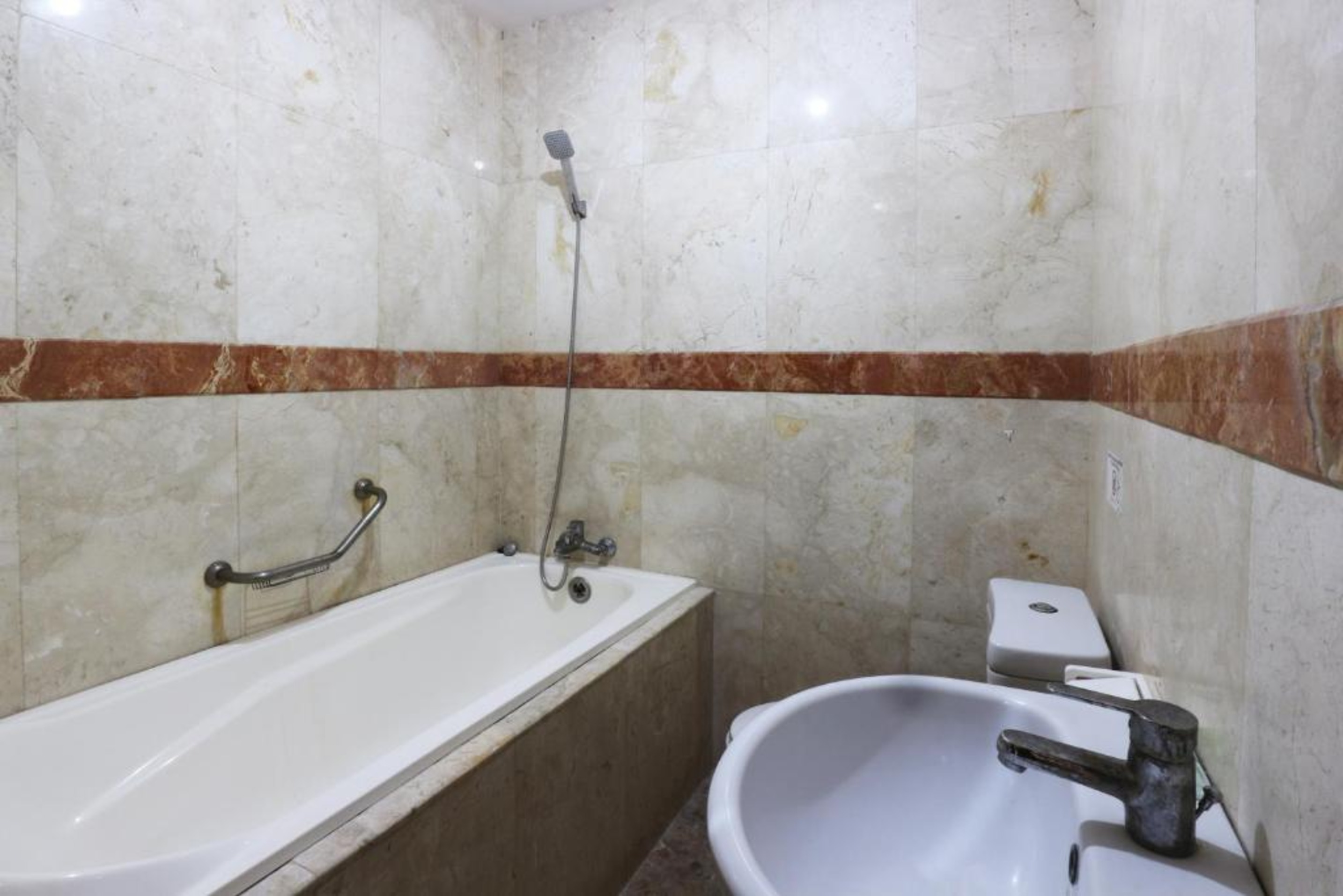 Premier, Double Bed, Jambrut Inn Hotel 3/3