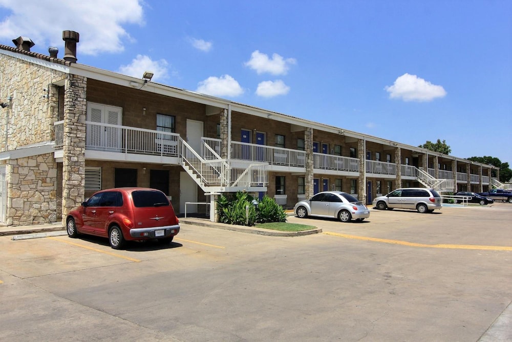 Motel6 Austin, TX - Central Downtown UT 44/53