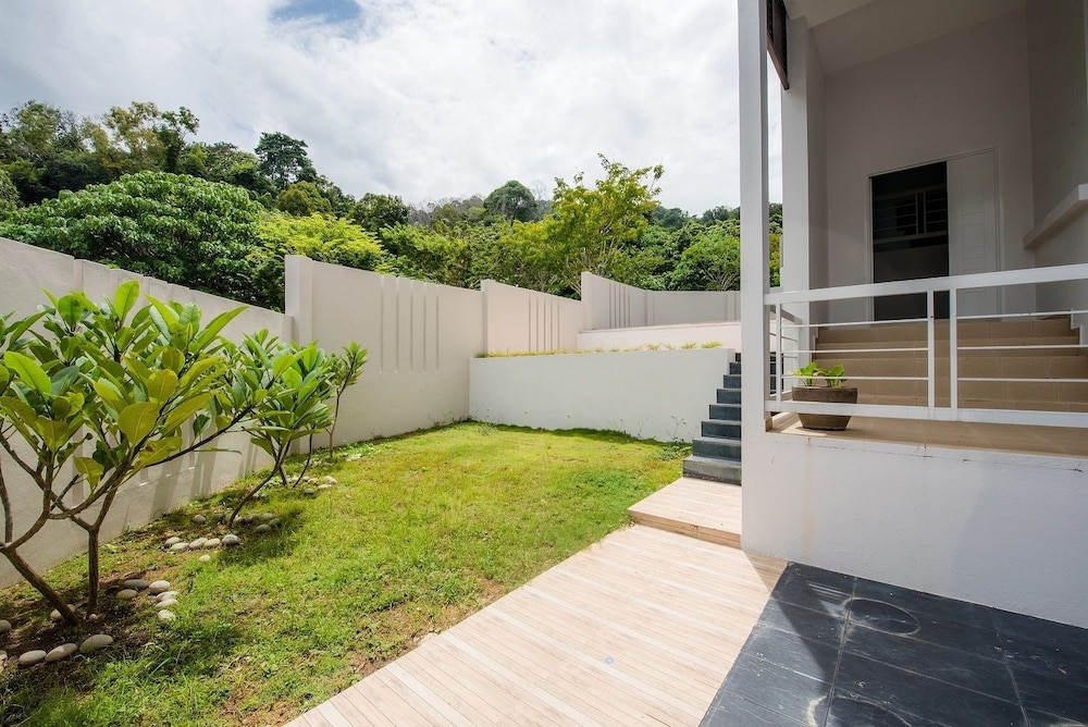New Corner Shamrock Beach Villas Seaview 52/58