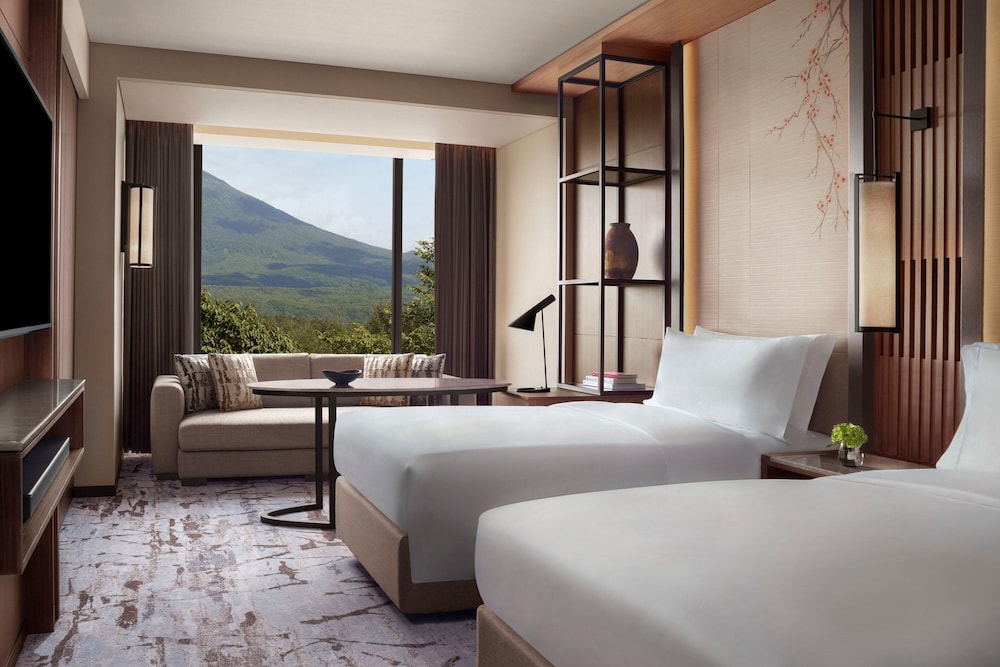 Higashiyama Niseko Village, a Ritz-Carlton Reserve 14/42