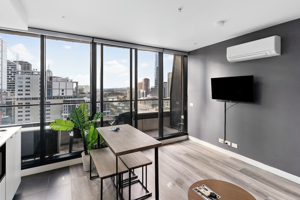 Aura On Flinders Serviced Apartment 70/78