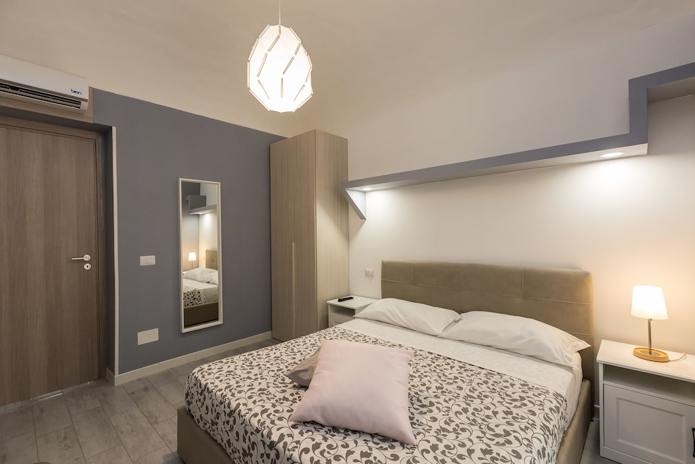 Classic, Queen Bed, External Bathroom