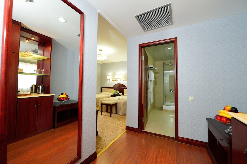 G Empire Hotel 66/66