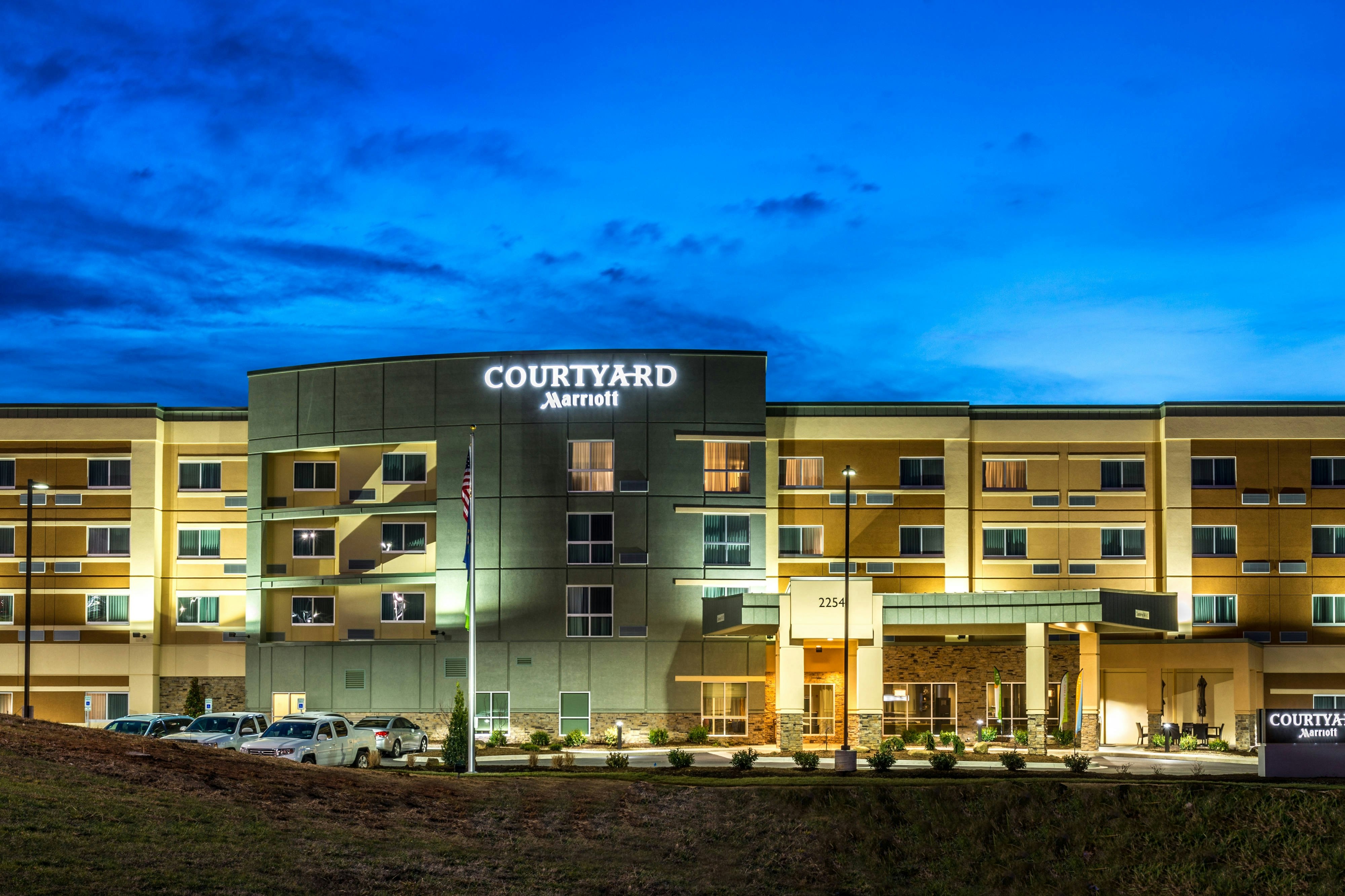Courtyard Somerset 1/15