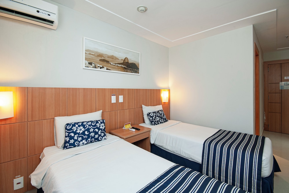 DELUXE, TWIN BEDS