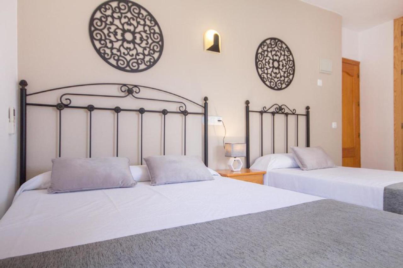 Azuline Hostal Dinamarca 18/35