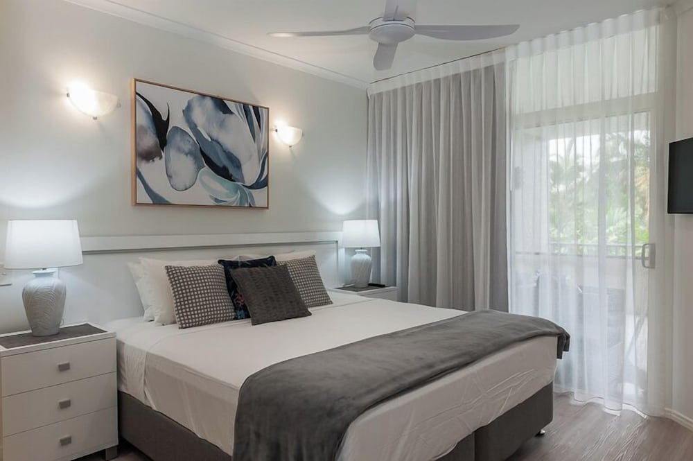 Oasis At Palm Cove 32/71