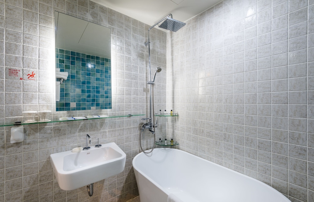 Aimi Jeju Beach Hotel 43/44