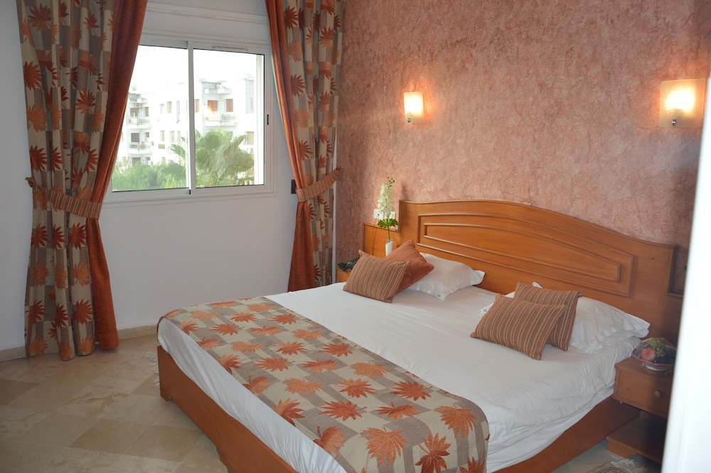 ROOM, SINGLE