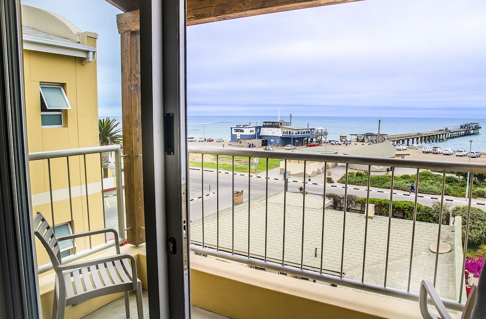 Hotel A La Mer 4/43