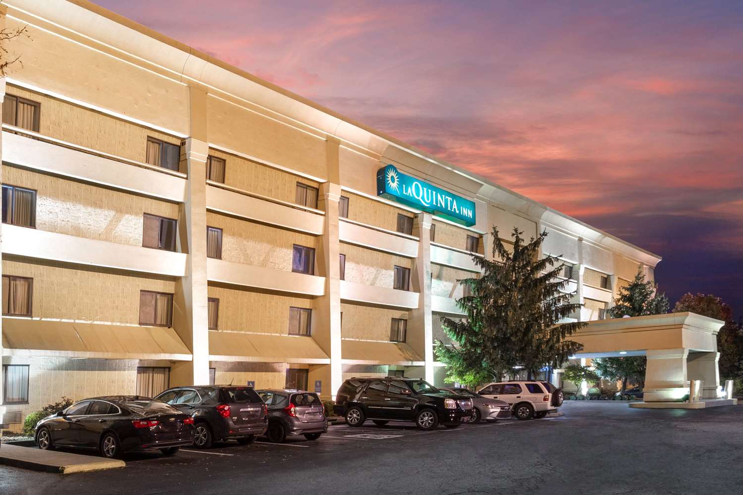 Norwood Inn & Suites by BlissPoint 31/38