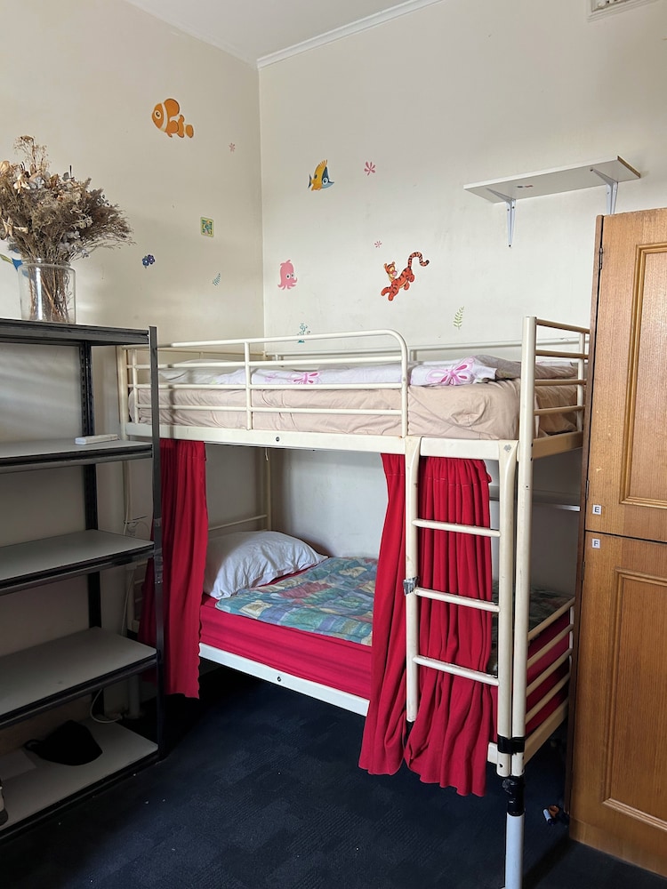 MIXED DORM, 6 PEOPLE