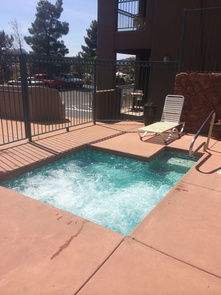 Southwest Inn at Sedona 7/72