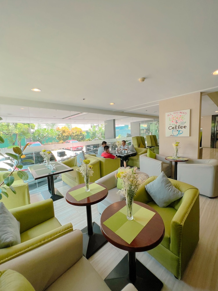 88 Courtyard Hotel 42/52