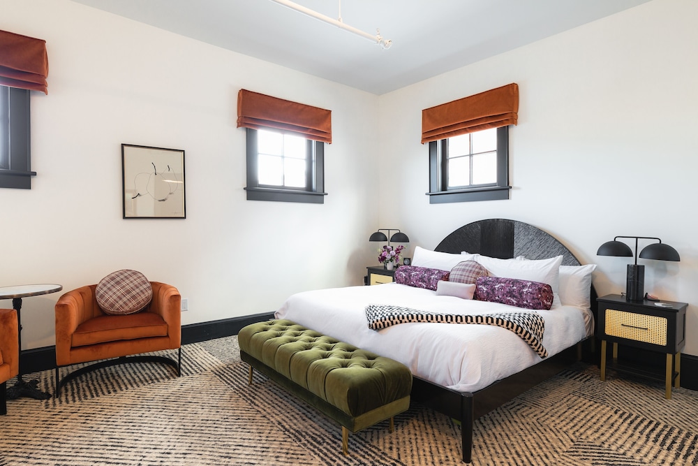Haiku, King Bed