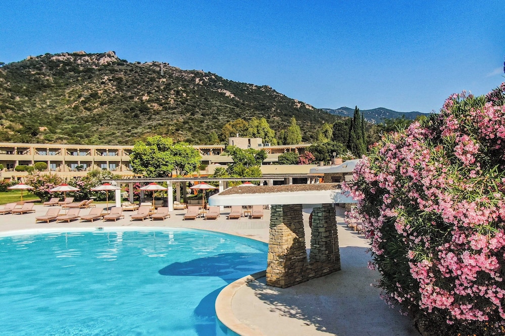 Is Molas Resort 62/66
