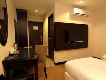 Country Hotel 25/44