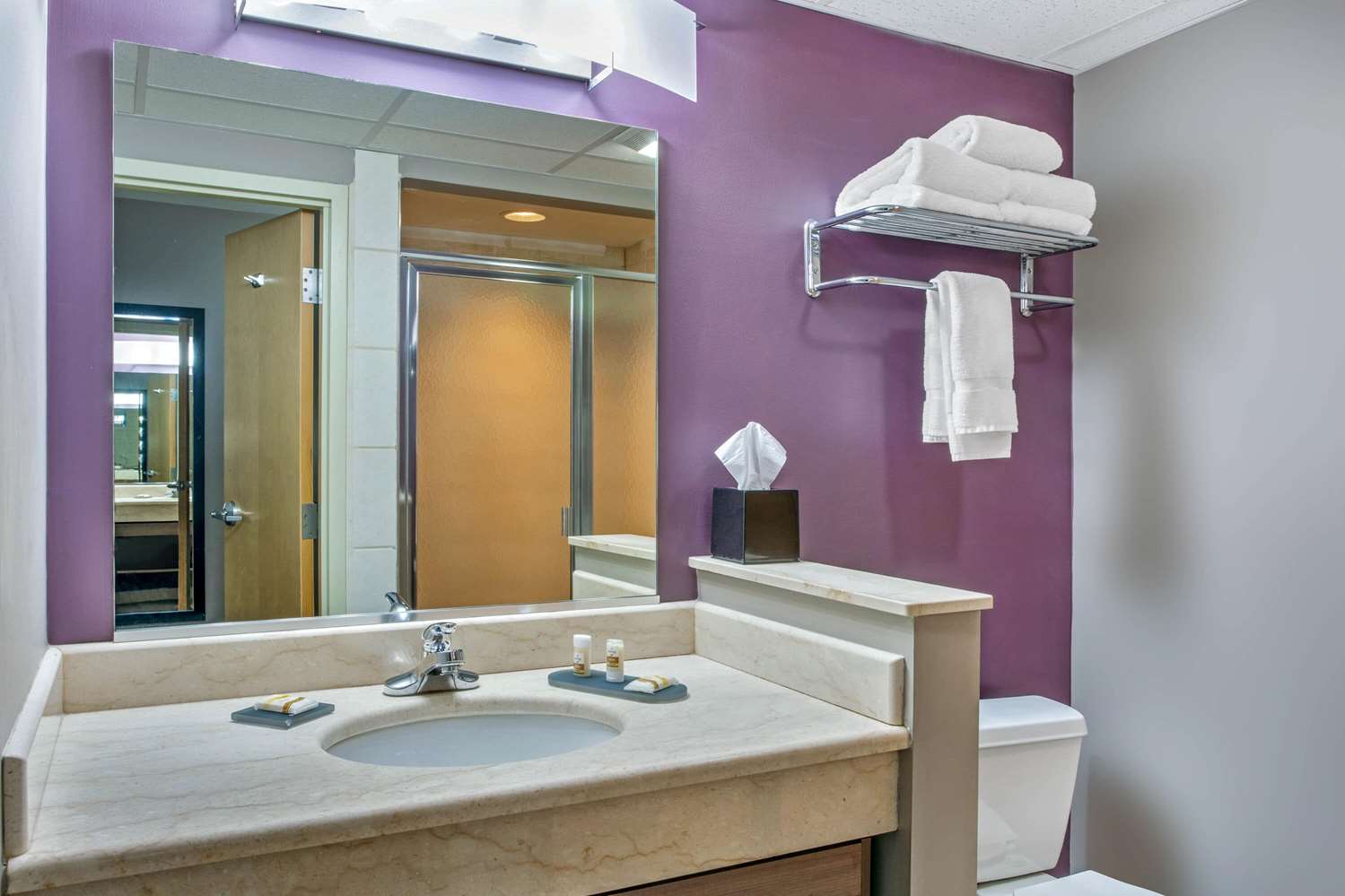 La Quinta Inn by Wyndham Radford 42/44