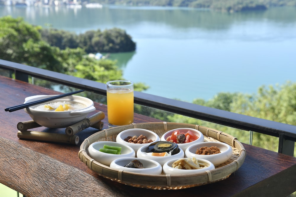 Hotelday Plus Sun Moon Lake 15/18