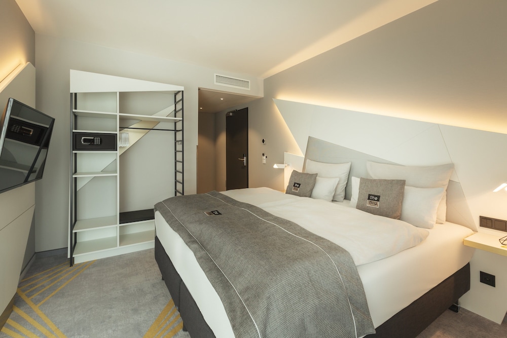 Holiday Inn - the niu, Coin Frankfurt Ostend by IHG 12/56