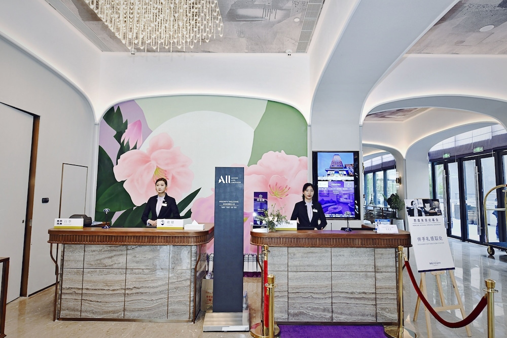 Mercure Xichang Qionghai Wetland 6/32