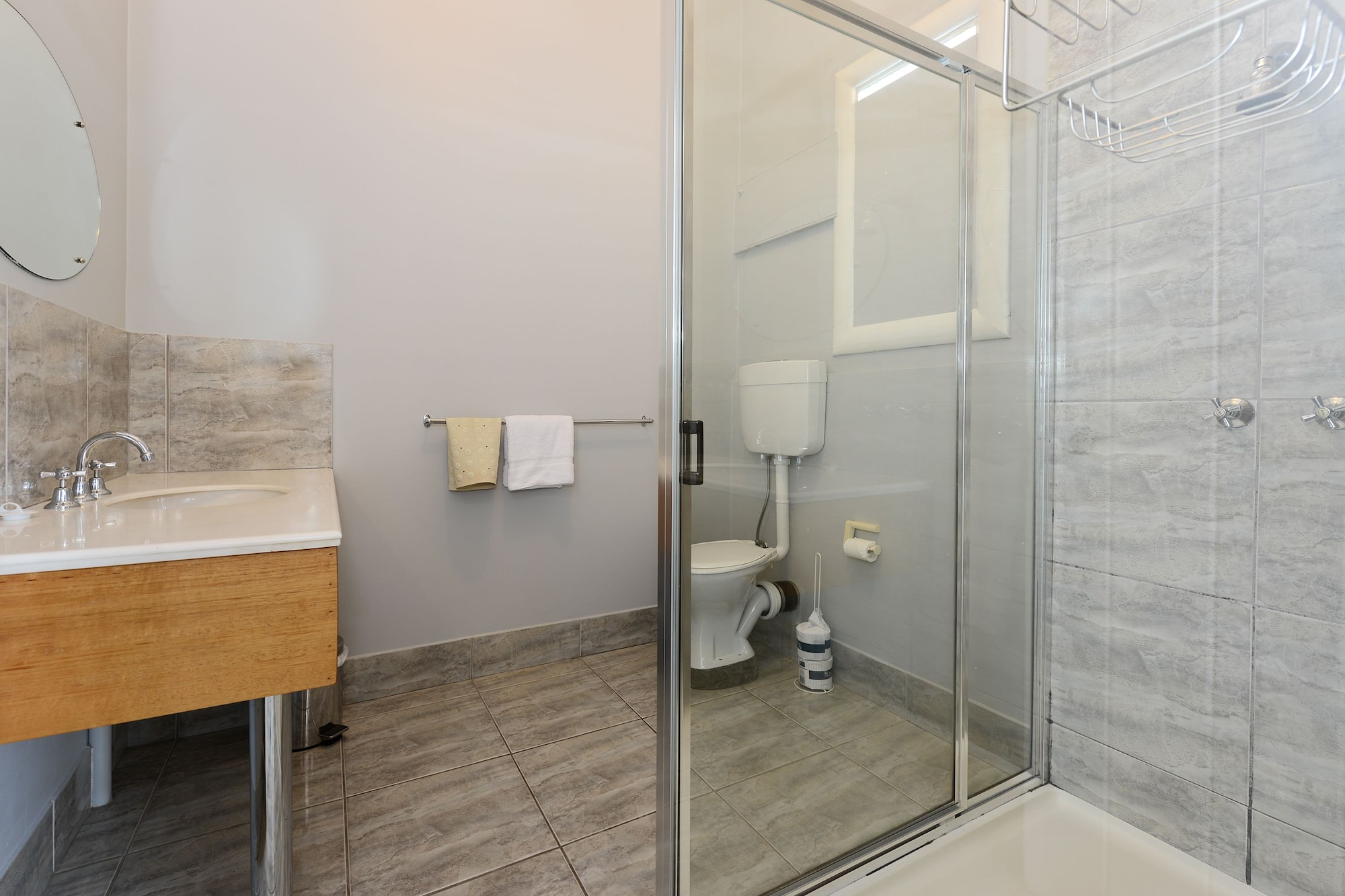 1 BEDROOM, SUITE, TWIN BEDS