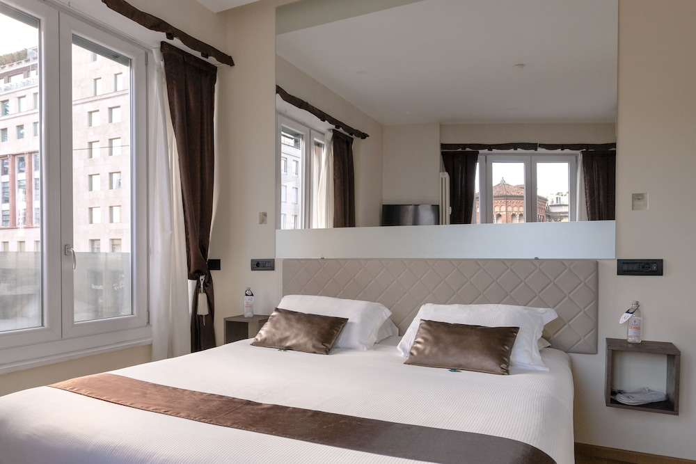 Aiello Rooms - San Babila 32/61