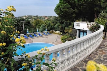 Villaggio Pineta Petto Bianco Hotel in RICADI