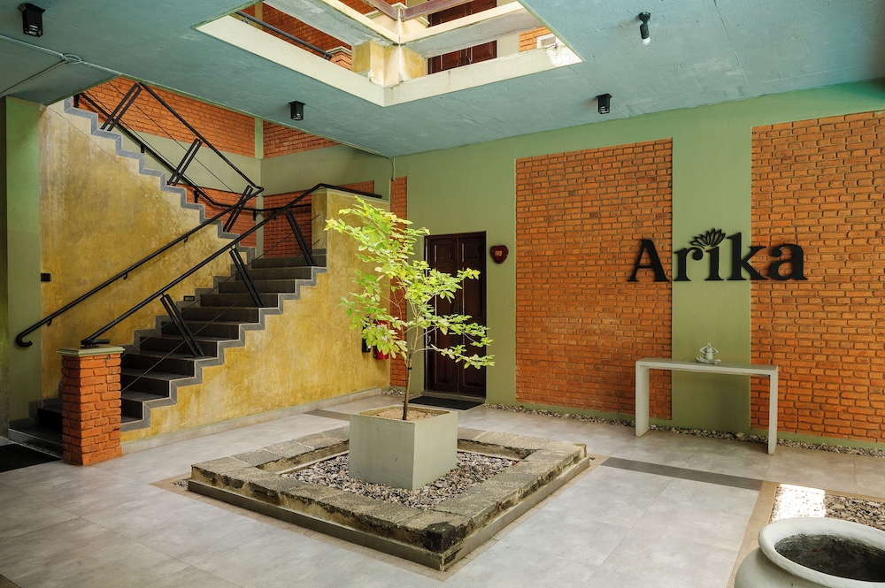 Arika Villa 8/50