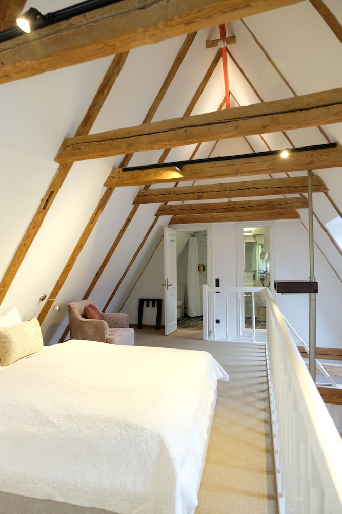 Senior, Loft, King Bed, Sofa