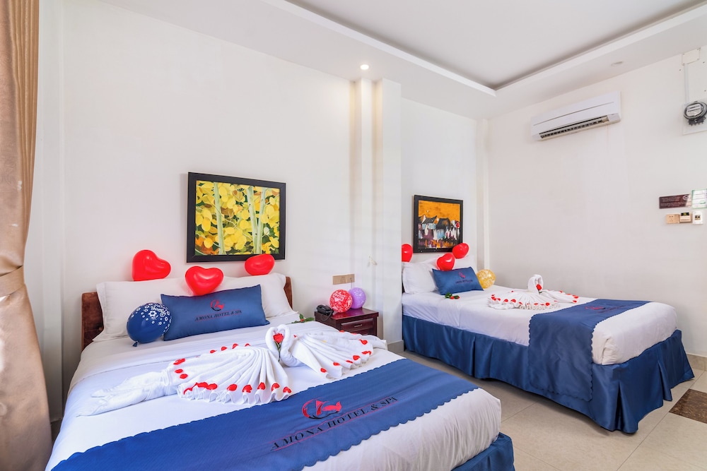 ROOM, TWIN BEDS