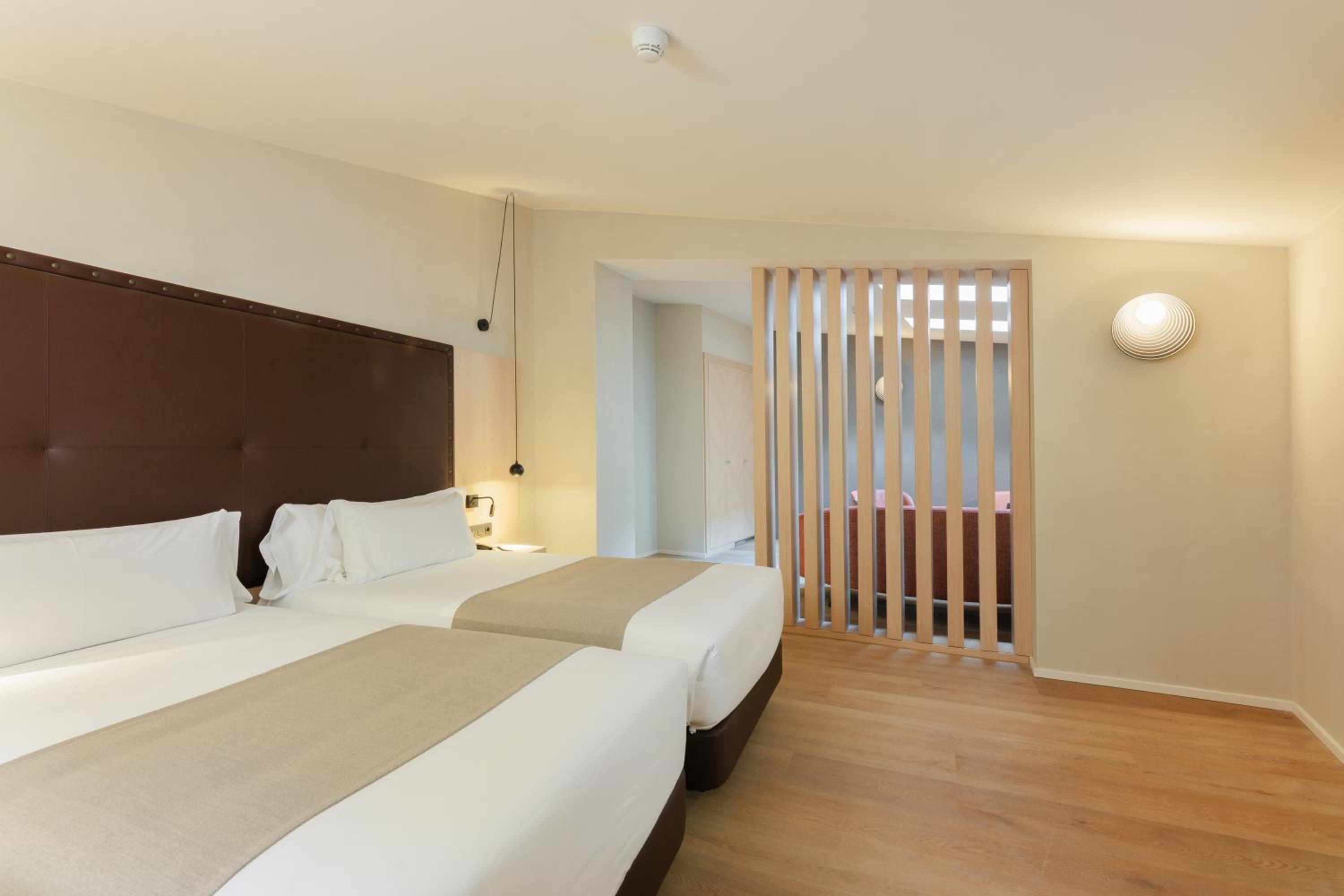 غرفة سوبيريور رباعية، Gran Hotel Barcino 3/9