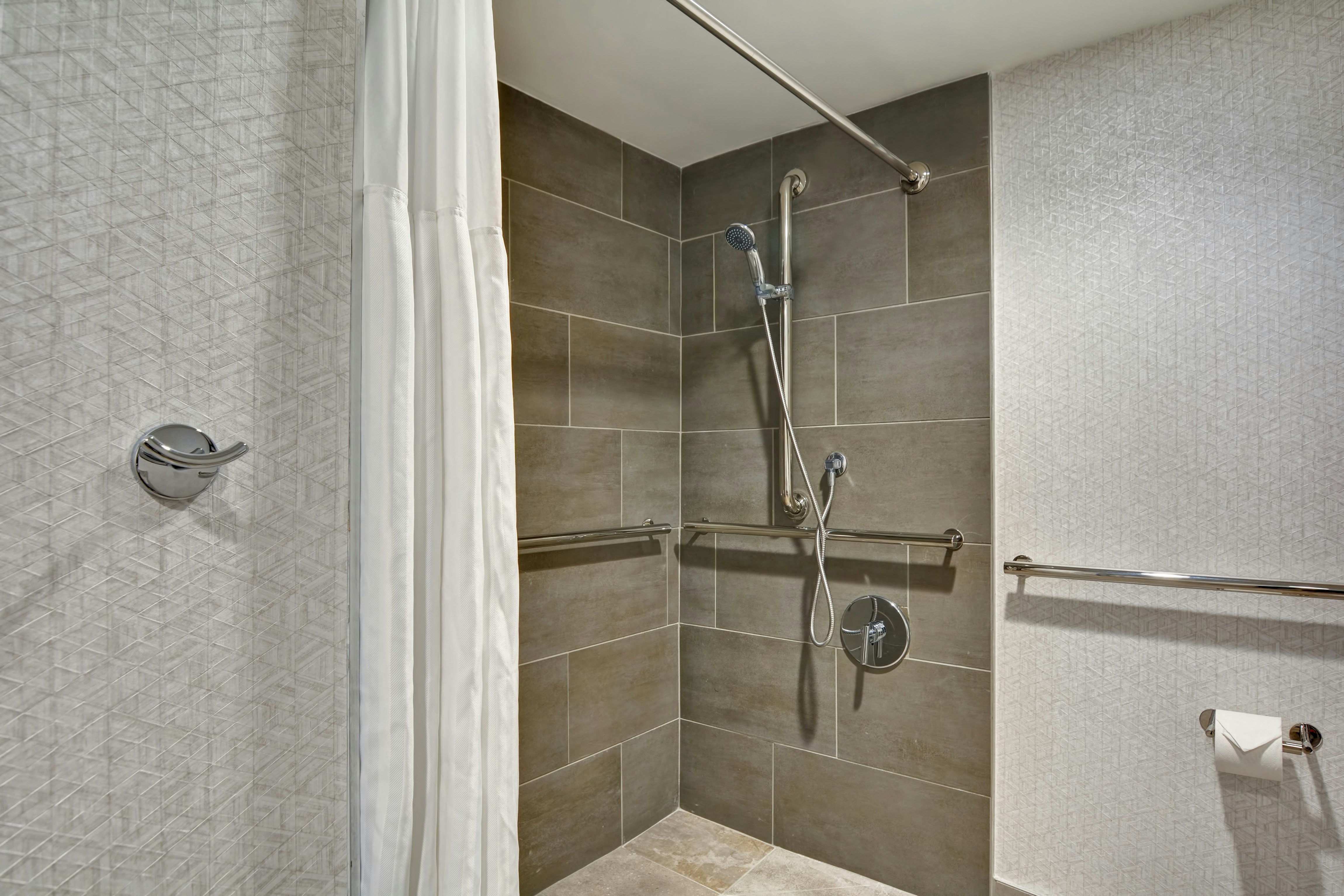 SUITE, KING BED, CORNER, ACCESSIBLE