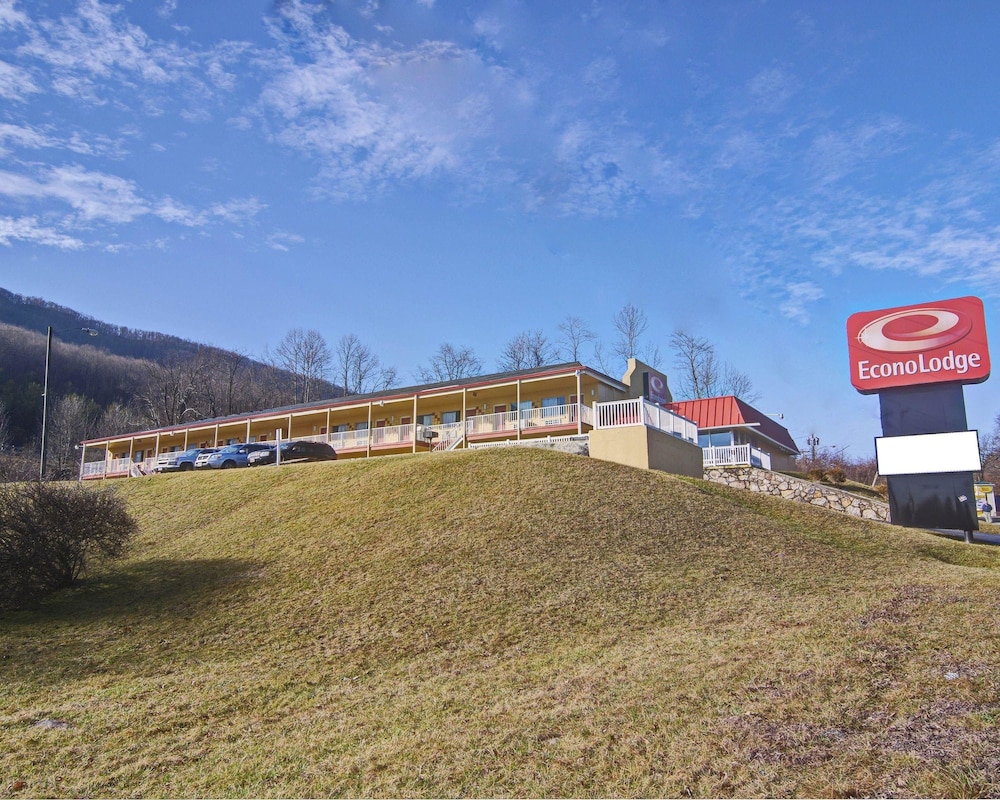 Econo Lodge Near Bluefield College 4/25